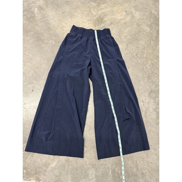 Lululemon Wanderer Culotte.True Navy. Womens. Sz 2 - Picture 6 of 16